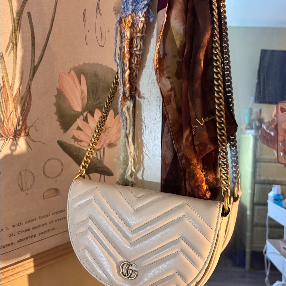 Elegant White Chevron Shoulder Bag